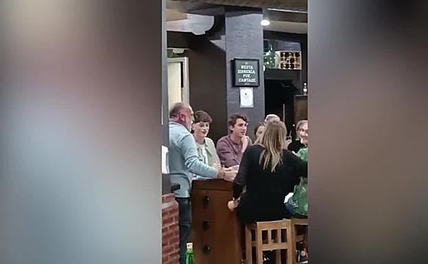 El entusiasmo de José Andrés cantando 'Asturias, patria querida'